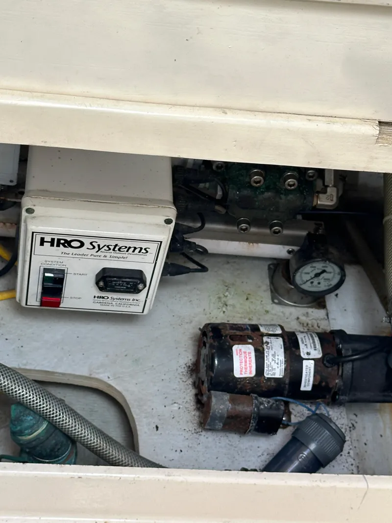 Slide: The Image of Engine compartment of a 1996 Azimut 54 yacht with HRO Systems equipment. - 46