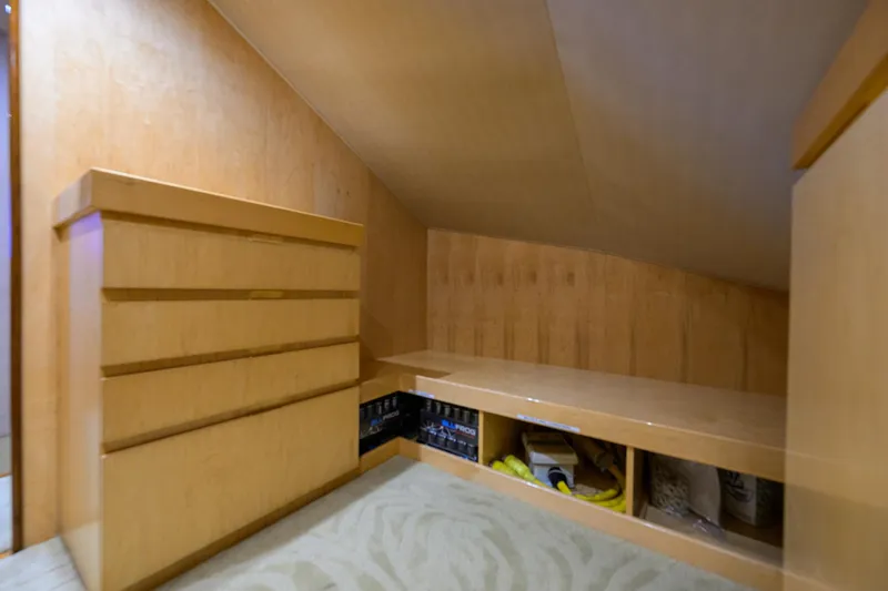 Slide: The Image of Viking 82 BLU FROG - Pantry - 17