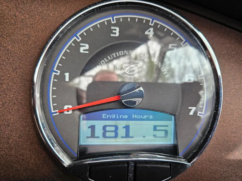 Slide: The Image of Cobalt R3 2015 gauge displaying 181.5 engine hours. - 8