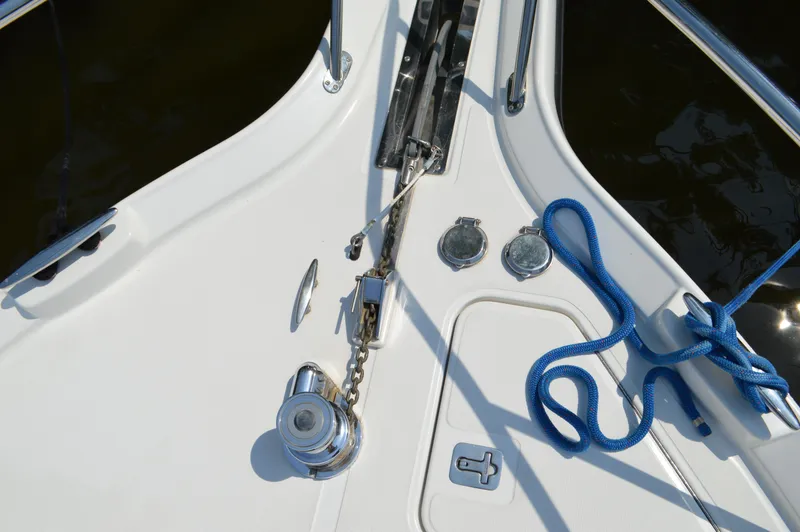 Slide: The Image of 2006 Tiara Yachts 4300 Sovran deck with anchor chain and blue rope. - 26