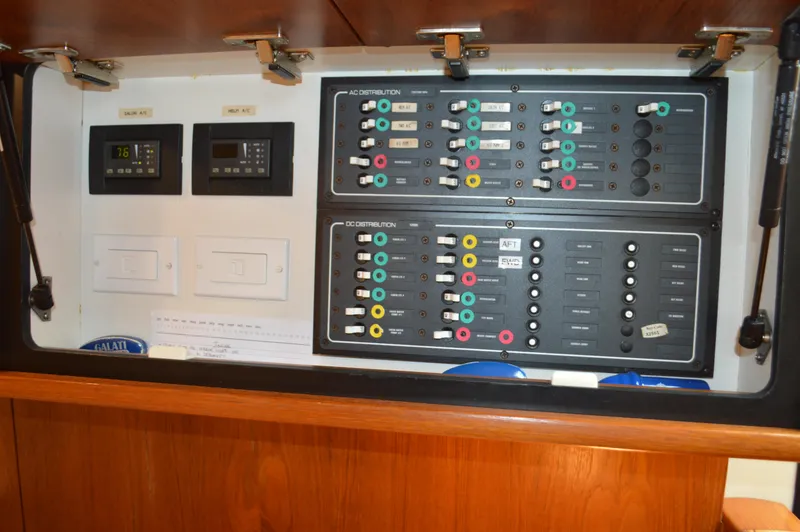 Slide: The Image of Tiara 4300 Sovran 2006 - 55