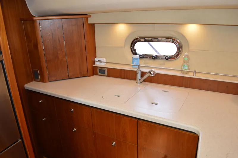 Slide: The Image of Tiara 4300 Sovran 2006 - 64