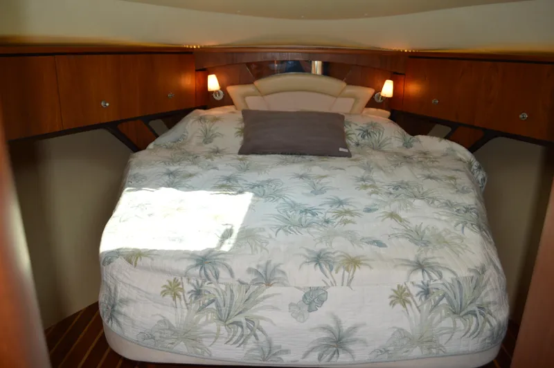 Slide: The Image of Tiara 4300 Sovran 2006 - 71