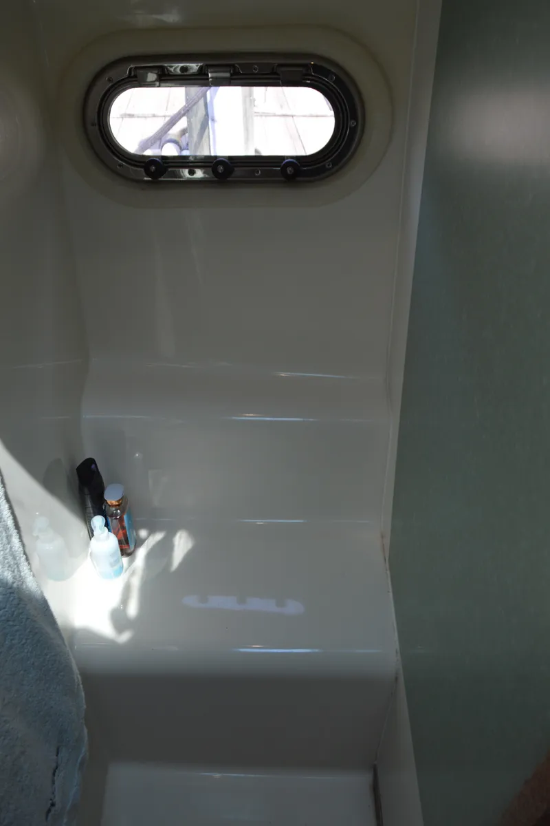 Slide: The Image of Tiara 4300 Sovran 2006 - 78