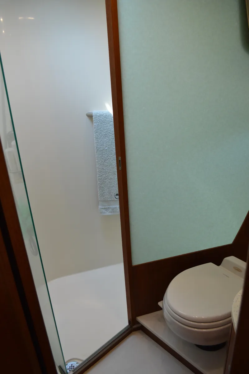 Slide: The Image of Tiara 4300 Sovran 2006 - 80