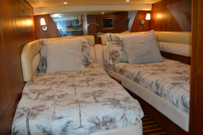 Slide: The Image of Tiara 4300 Sovran 2006 - 82