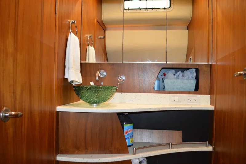 Slide: The Image of Tiara 4300 Sovran 2006 - 84