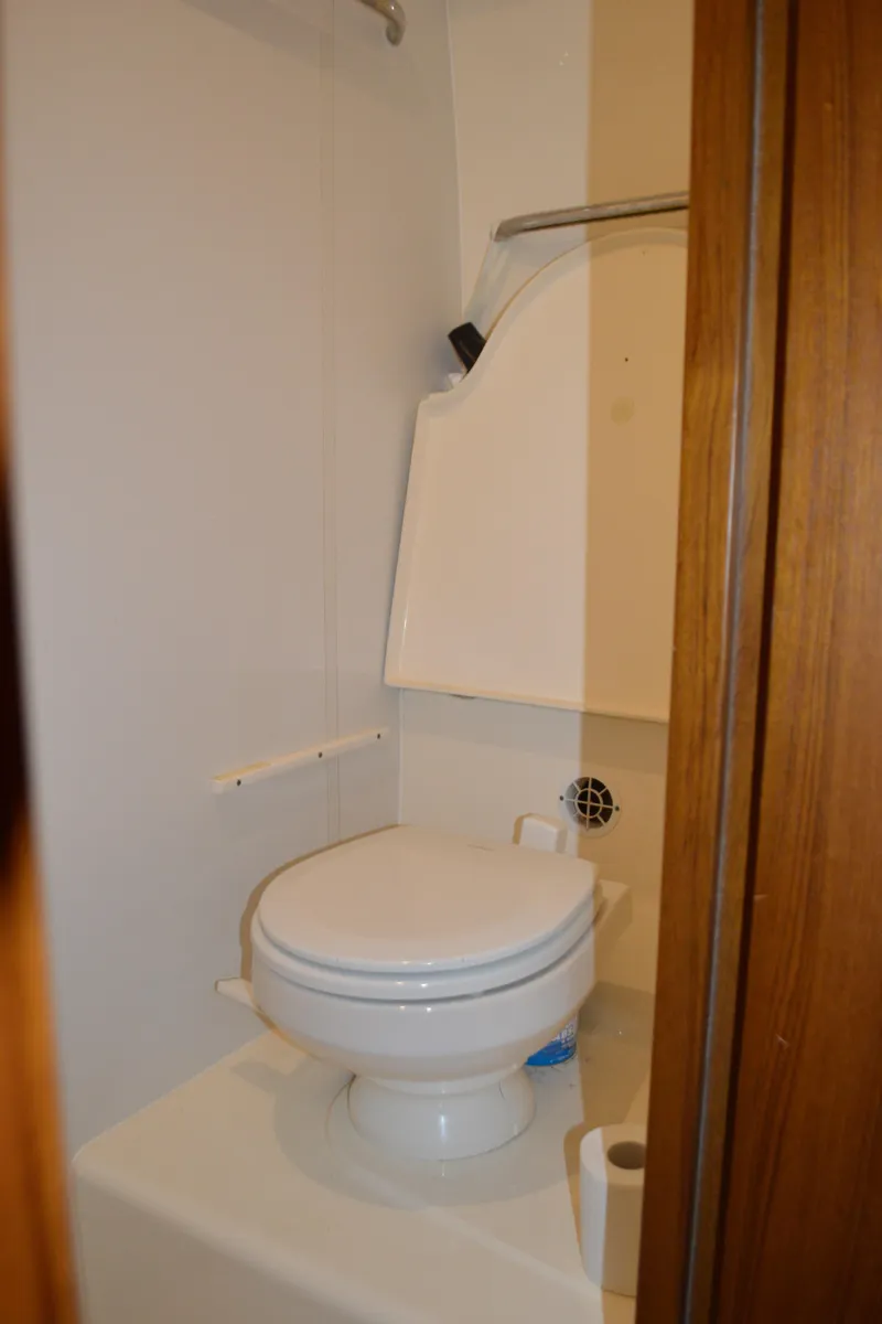 Slide: The Image of Tiara 4300 Sovran 2006 - 86