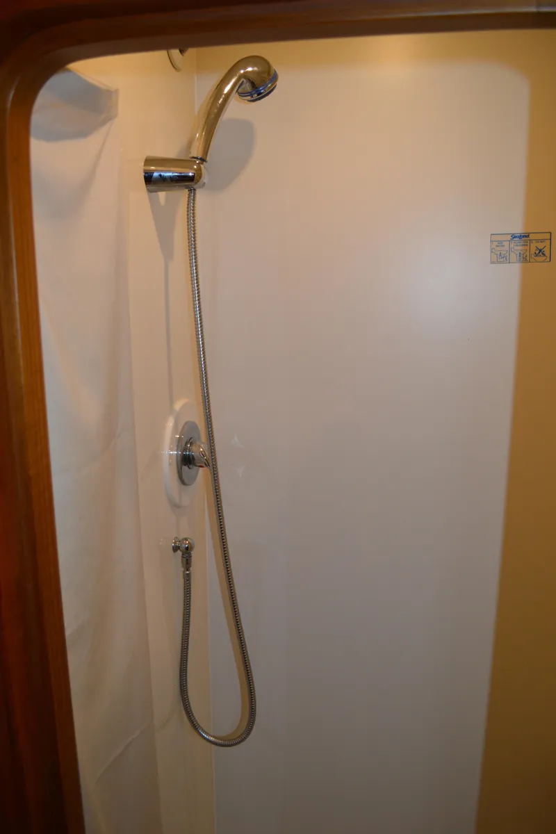 Slide: The Image of Tiara 4300 Sovran 2006 - 87