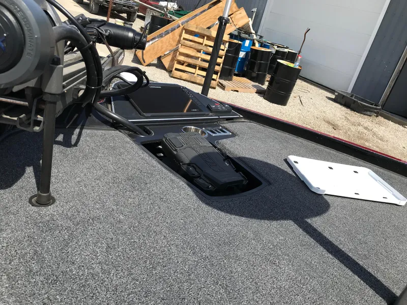 Slide: The Image of 2023 Ranger Z520R boat deck with equipment and storage compartments. - 5