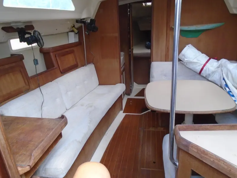 Slide: The Image of Hunter 33.5 1993 - 2