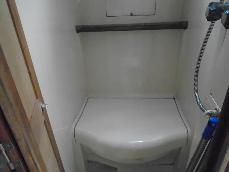 Slide: The Image of Hunter 33.5 1993 - 6