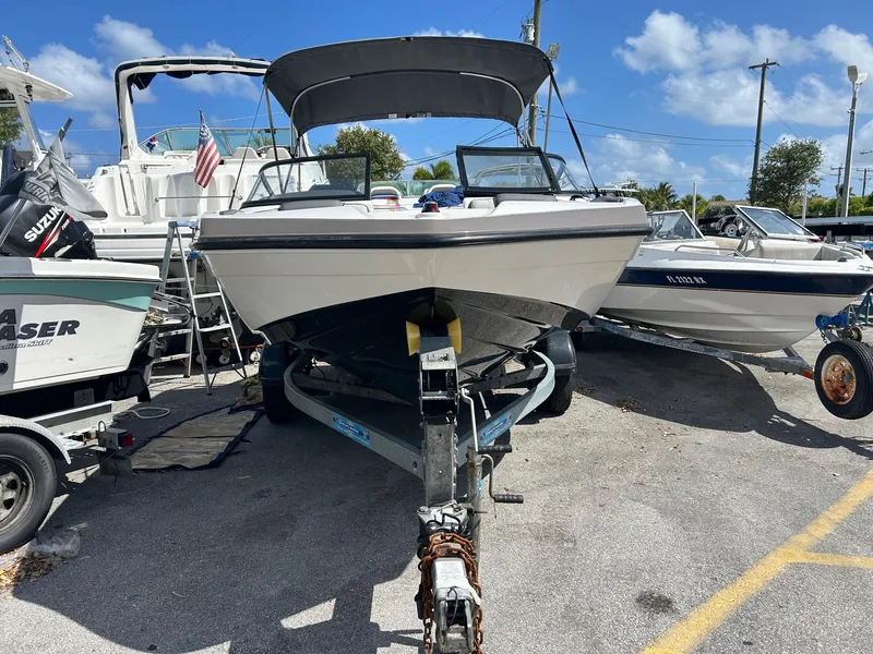 Slide: The Image of 2022 Yamaha Boats SX190 on trailer, parked outdoors under clear blue sky. - 1