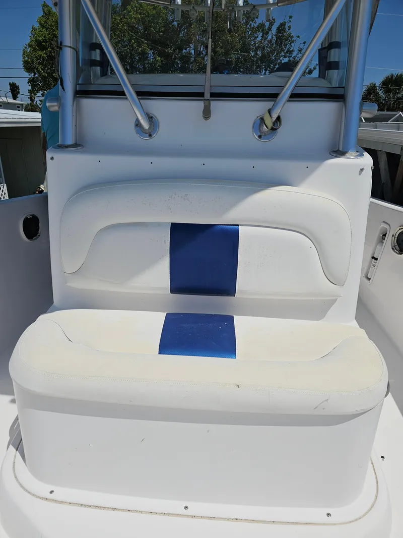 Slide: The Image of 2008 Pro-Line 29 Grande Sport boat seating with blue and white upholstery. - 11