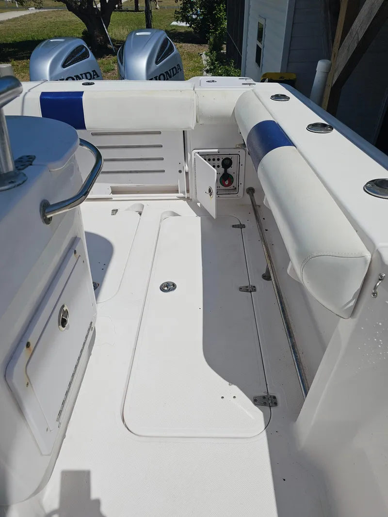 Slide: The Image of 2008 Pro-Line 29 Grande Sport boat interior with white seating and Honda engines. - 37