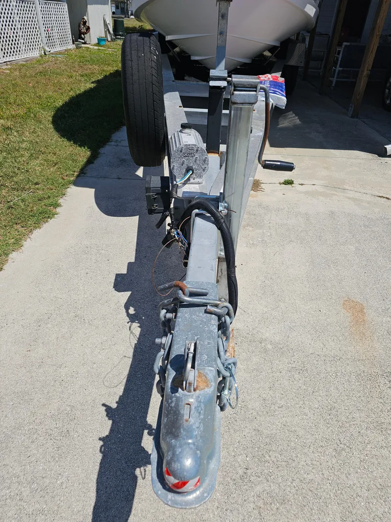 Slide: The Image of Trailer hitch of a 2008 Pro-Line 29 Grande Sport boat on concrete driveway. - 41