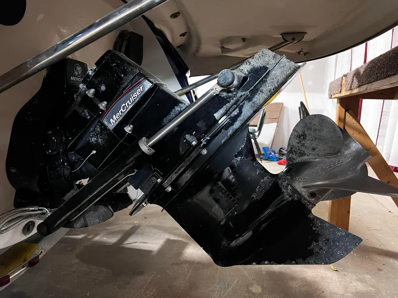 Slide: The Image of 2008 Monterey 214FSC boat with MerCruiser outdrive, detailed view of propeller and mechanism. - 11