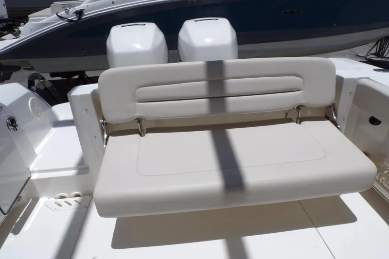 Slide: The Image of Boston Whaler 270 Vantage 2016 - 15