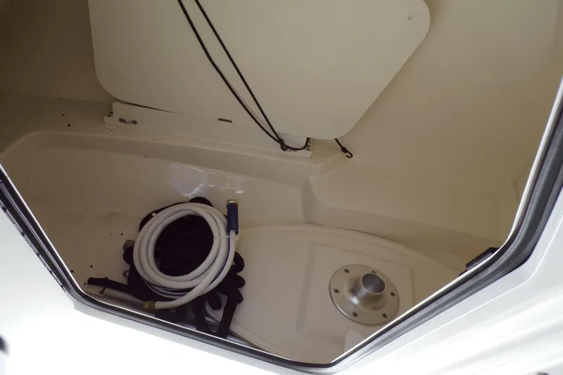 Slide: The Image of Boston Whaler 270 Vantage 2016 - 21