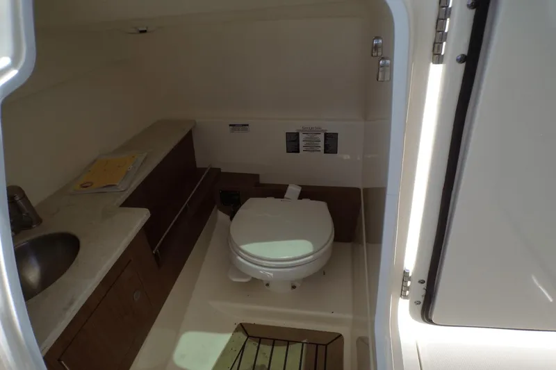 Slide: The Image of Boston Whaler 270 Vantage 2016 - 22