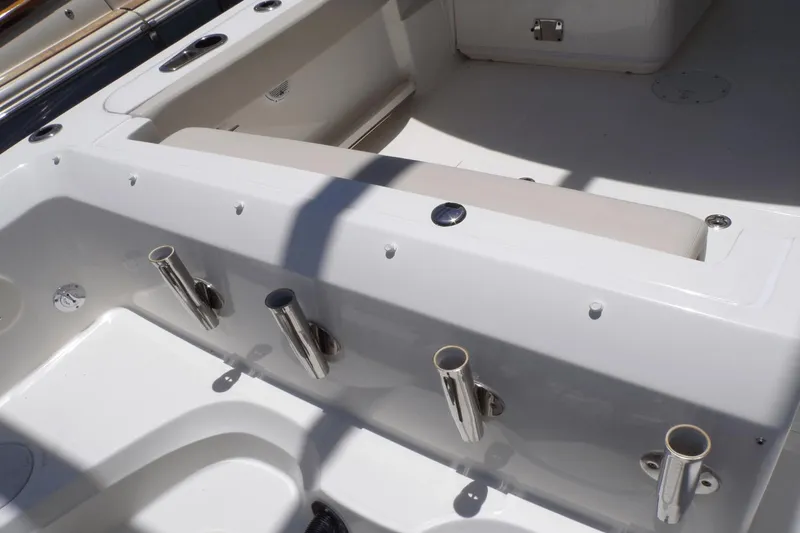 Slide: The Image of Boston Whaler 270 Vantage 2016 - 40