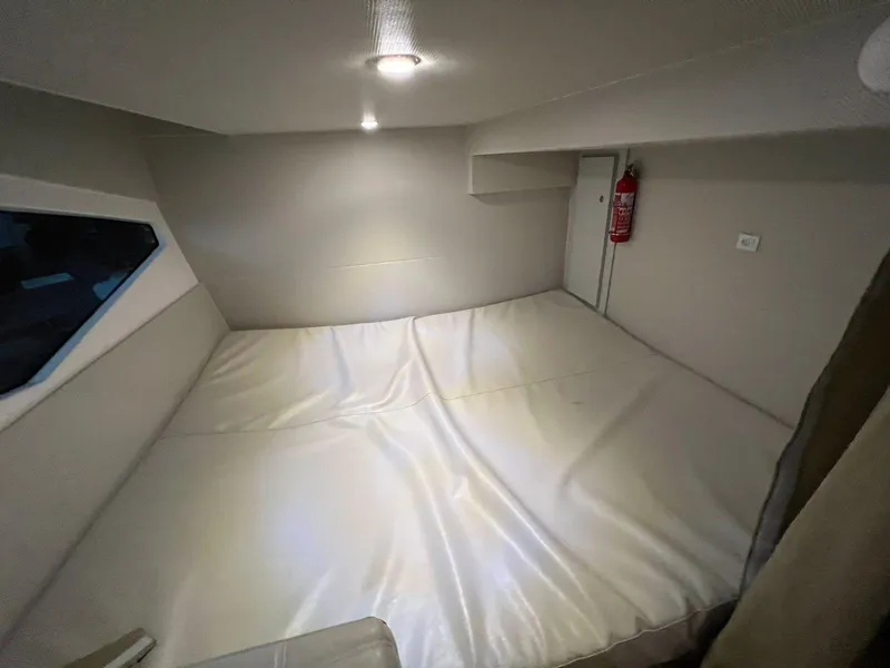 Slide: The Image of 2023 Evolve 400HT cabin interior with bed, window, and fire extinguisher. - 10