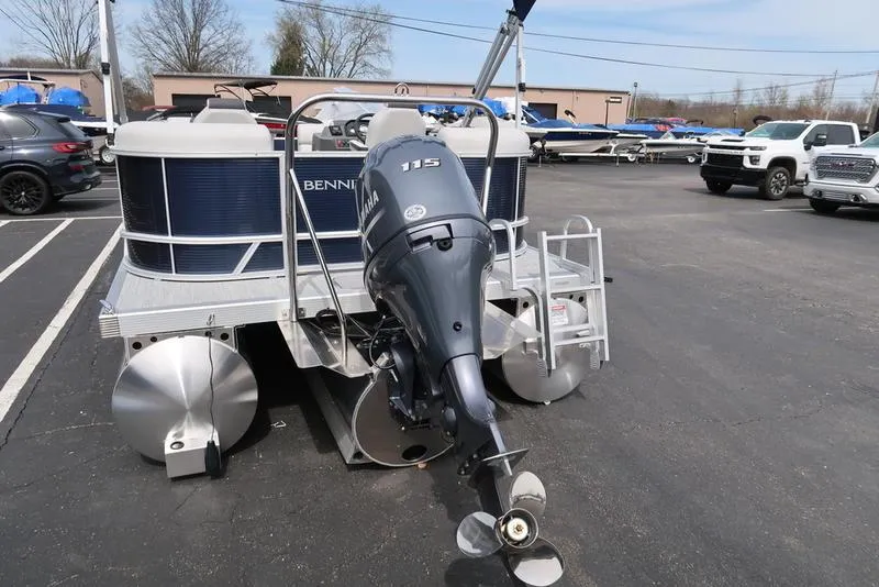 Slide: The Image of 2025 Bennington S Quad Bench 20 SSR pontoon boat with Yamaha 115 outboard motor. - 7