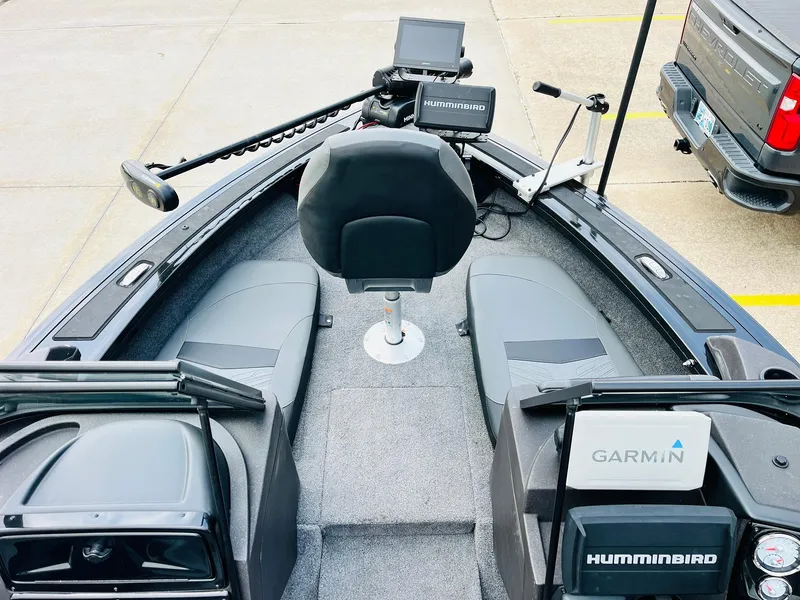 Slide: The Image of 2023 Tracker Targa V-19 WT boat interior with Garmin and Humminbird electronics. - 10