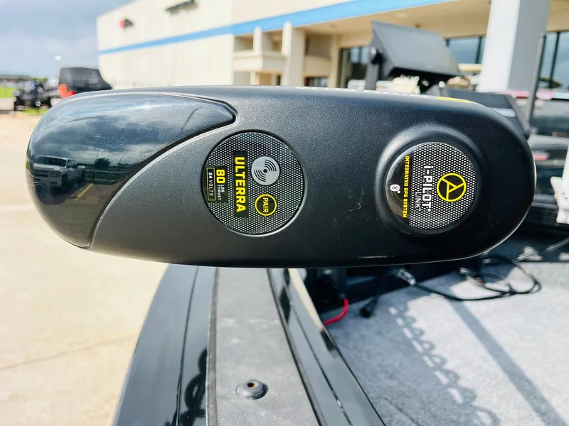 Slide: The Image of 2023 Tracker Targa V-19 WT boat with Minn Kota Ulterra trolling motor. - 16