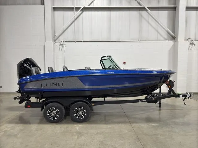 Slide: The Image of Lund 189 Tyee GL Sport 2025 - 1