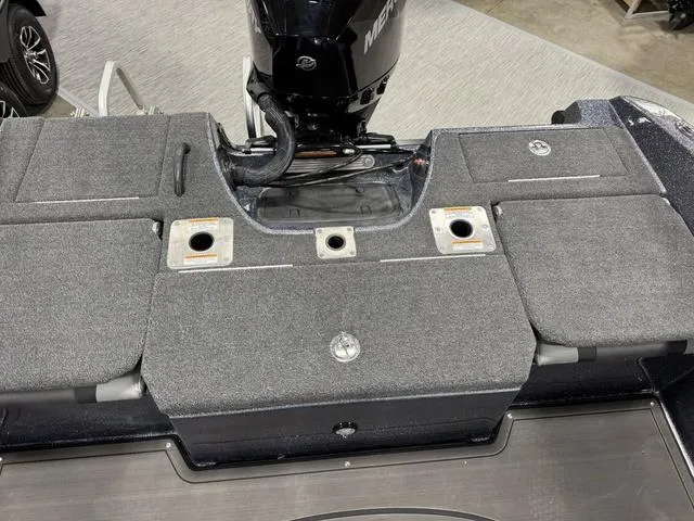 Slide: The Image of Lund 189 Tyee GL Sport 2025 - 13