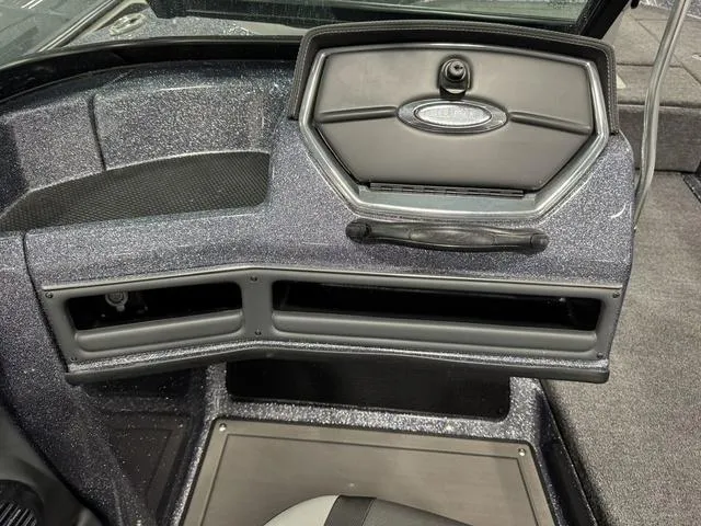 Slide: The Image of Lund 189 Tyee GL Sport 2025 - 16