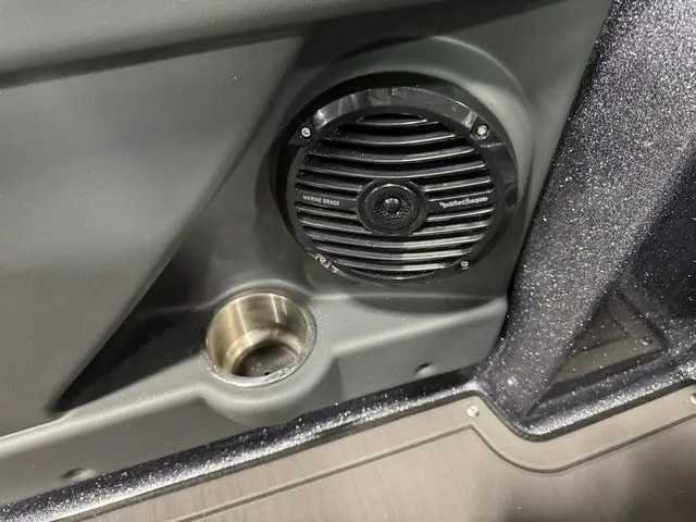 Slide: The Image of Lund 189 Tyee GL Sport 2025 - 17