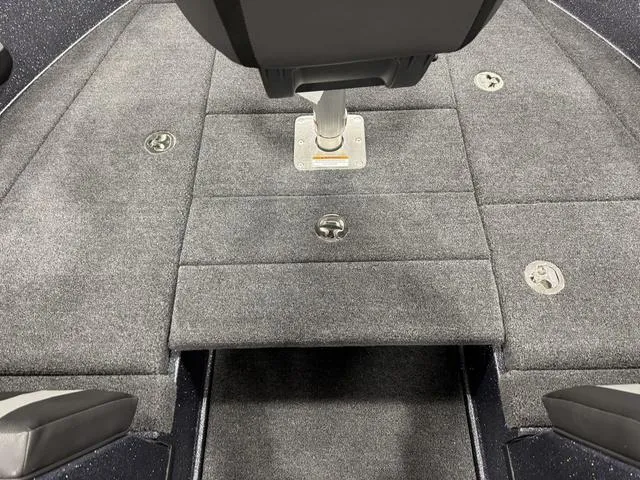 Slide: The Image of Lund 189 Tyee GL Sport 2025 - 19