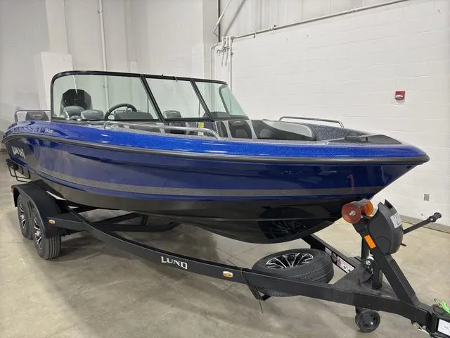 Slide: The Image of Lund 189 Tyee GL Sport 2025 - 2