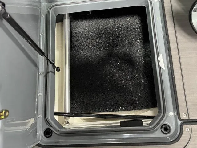 Slide: The Image of Lund 189 Tyee GL Sport 2025 - 28