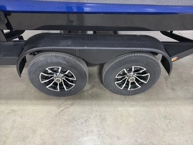 Slide: The Image of Lund 189 Tyee GL Sport 2025 - 5