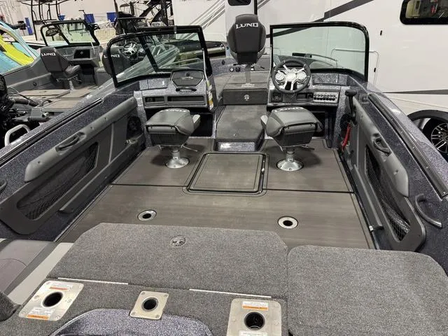 Slide: The Image of Lund 189 Tyee GL Sport 2025 - 6