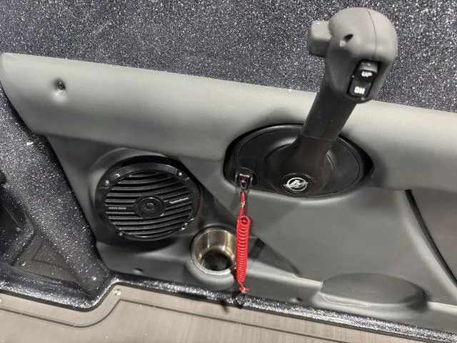 Slide: The Image of Lund 189 Tyee GL Sport 2025 - 9