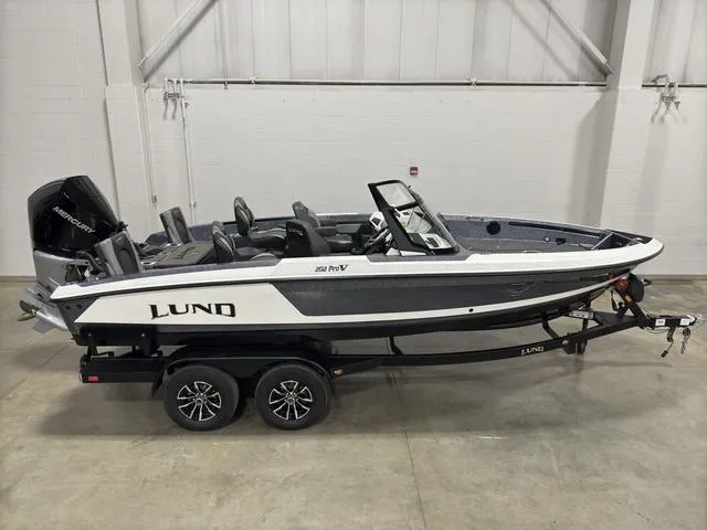 Slide: The Image of Lund 202 Pro-V GL Sport 2025 - 1