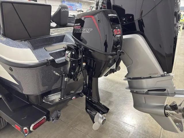 Slide: The Image of Lund 202 Pro-V GL Sport 2025 - 10