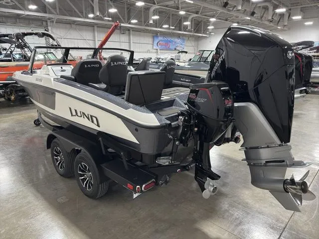 Slide: The Image of Lund 202 Pro-V GL Sport 2025 - 11