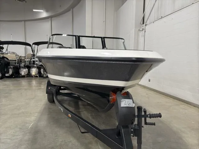 Slide: The Image of Lund 202 Pro-V GL Sport 2025 - 13