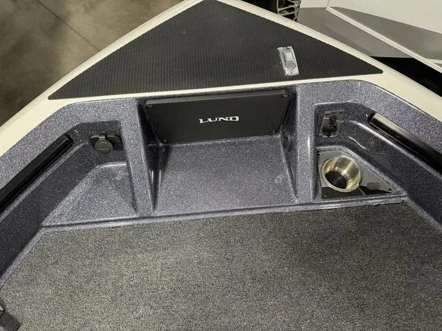 Slide: The Image of Lund 202 Pro-V GL Sport 2025 - 15