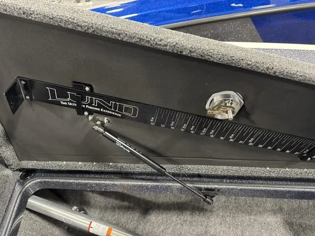 Slide: The Image of Lund 202 Pro-V GL Sport 2025 - 19