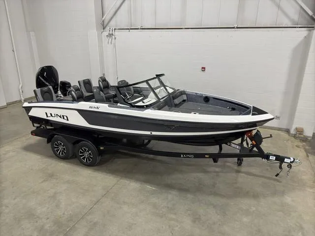 Slide: The Image of Lund 202 Pro-V GL Sport 2025 - 2