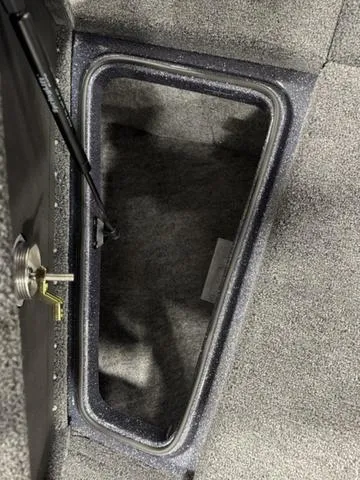 Slide: The Image of Lund 202 Pro-V GL Sport 2025 - 20