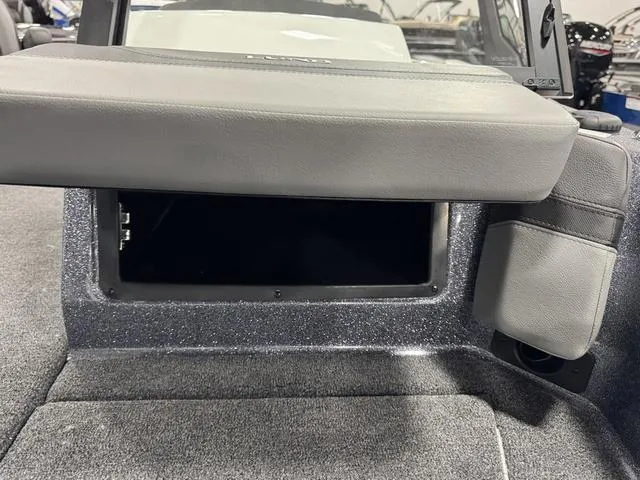 Slide: The Image of Lund 202 Pro-V GL Sport 2025 - 23