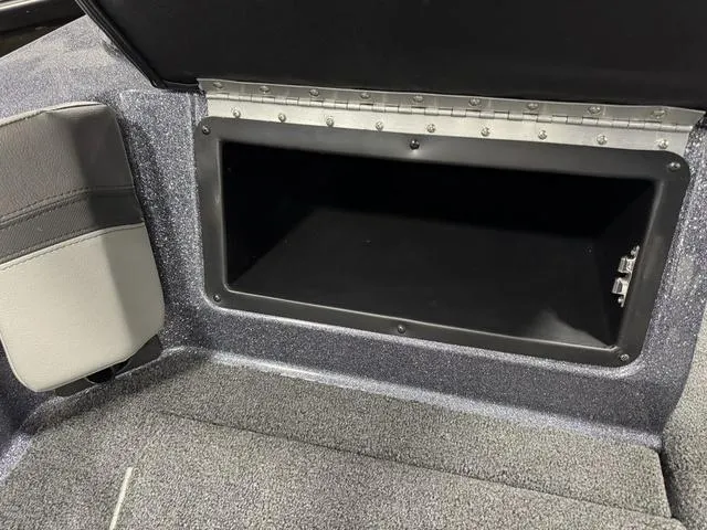 Slide: The Image of Lund 202 Pro-V GL Sport 2025 - 24