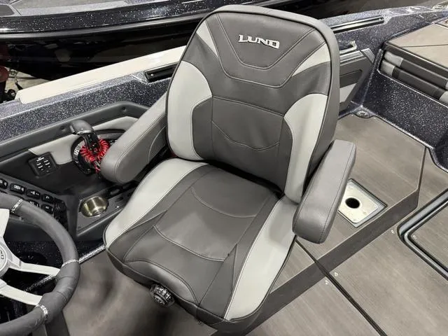 Slide: The Image of Lund 202 Pro-V GL Sport 2025 - 29